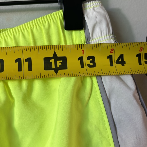 NWT The North Face Women's Elevation LED Yellow Athletic Short size Medium - Picture 7 of 9
